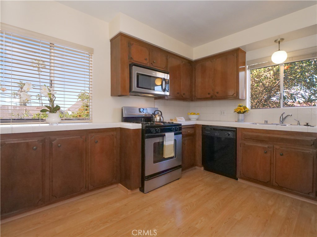 156 Vía Los Altos Redondo Beach, CA 90277 - Photo 11 of 25 a kitchen with a sink stove and cabinets