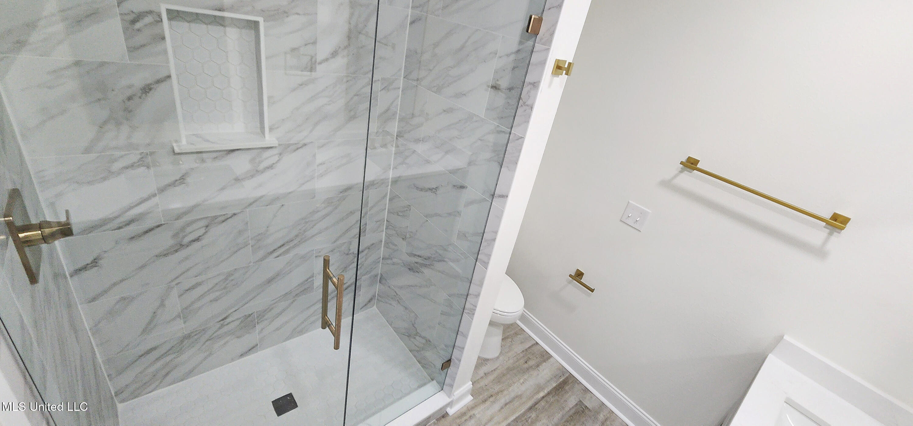 654 Tegarden Road Gulfport, MS 39507 - Photo 11 of 26 Primary Walk-In Shower
