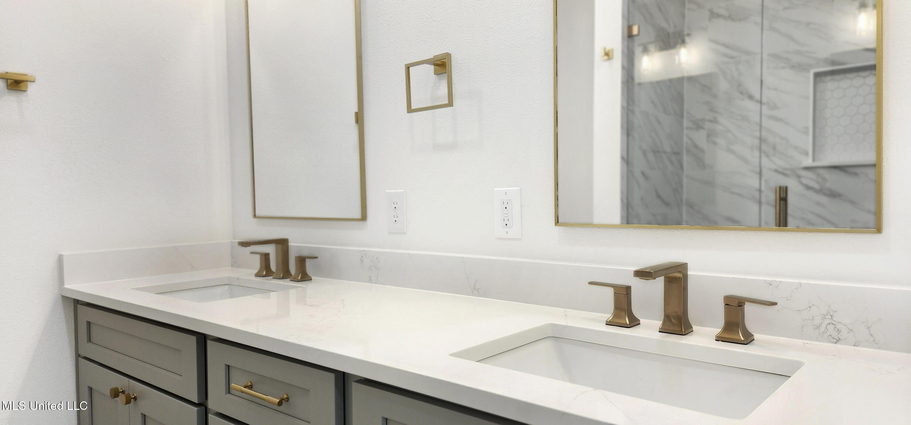 654 Tegarden Road Gulfport, MS 39507 - Photo 14 of 26 Double Vanity