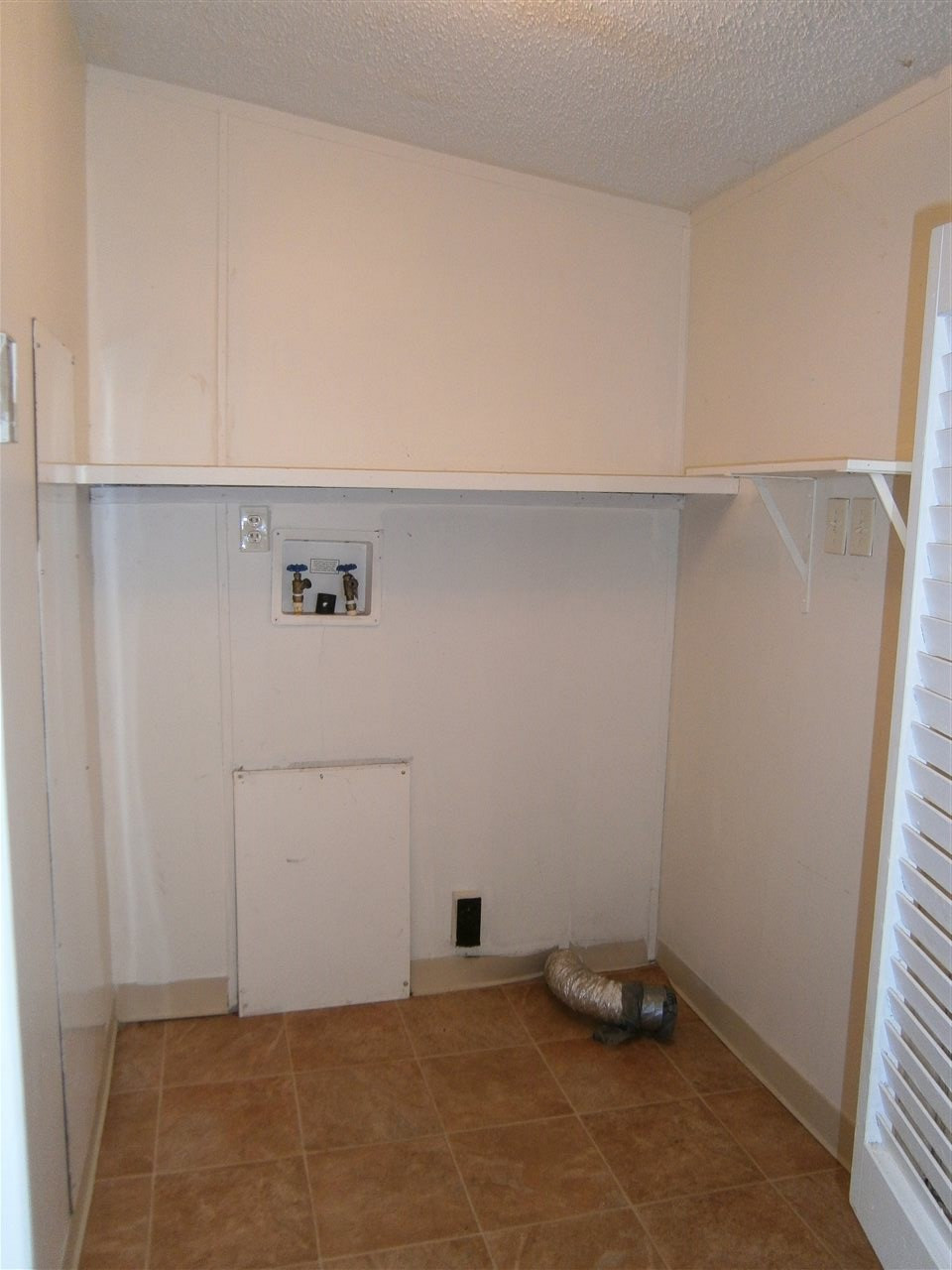 1122 Packing Plant Road Smithfield, NC 27577 - Photo 10 of 24 Laundry/Utility Room
