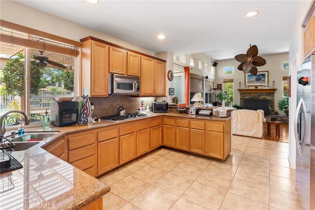18309 Hollowtree Lane Riverside, CA 92504 - Photo 14 of 24