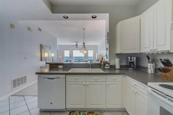 $7,000 | 16700 Gulf Boulevard, Unit 624, North Redington Beach, FL 33708