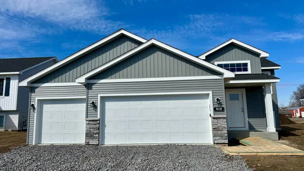 $374,900 | 919 Brandenburg Lane, Waverly, MN 55390