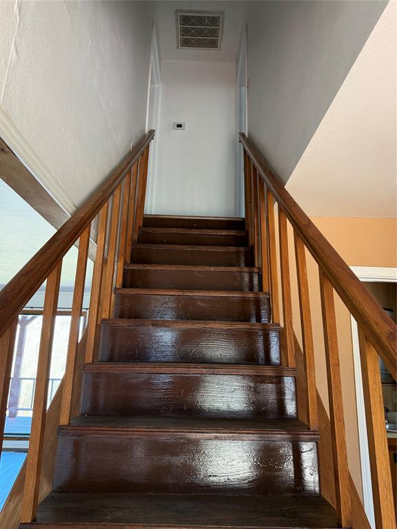 263 Highway 154 Ringgold, LA 71068 - Photo 5 of 38 View of stairs