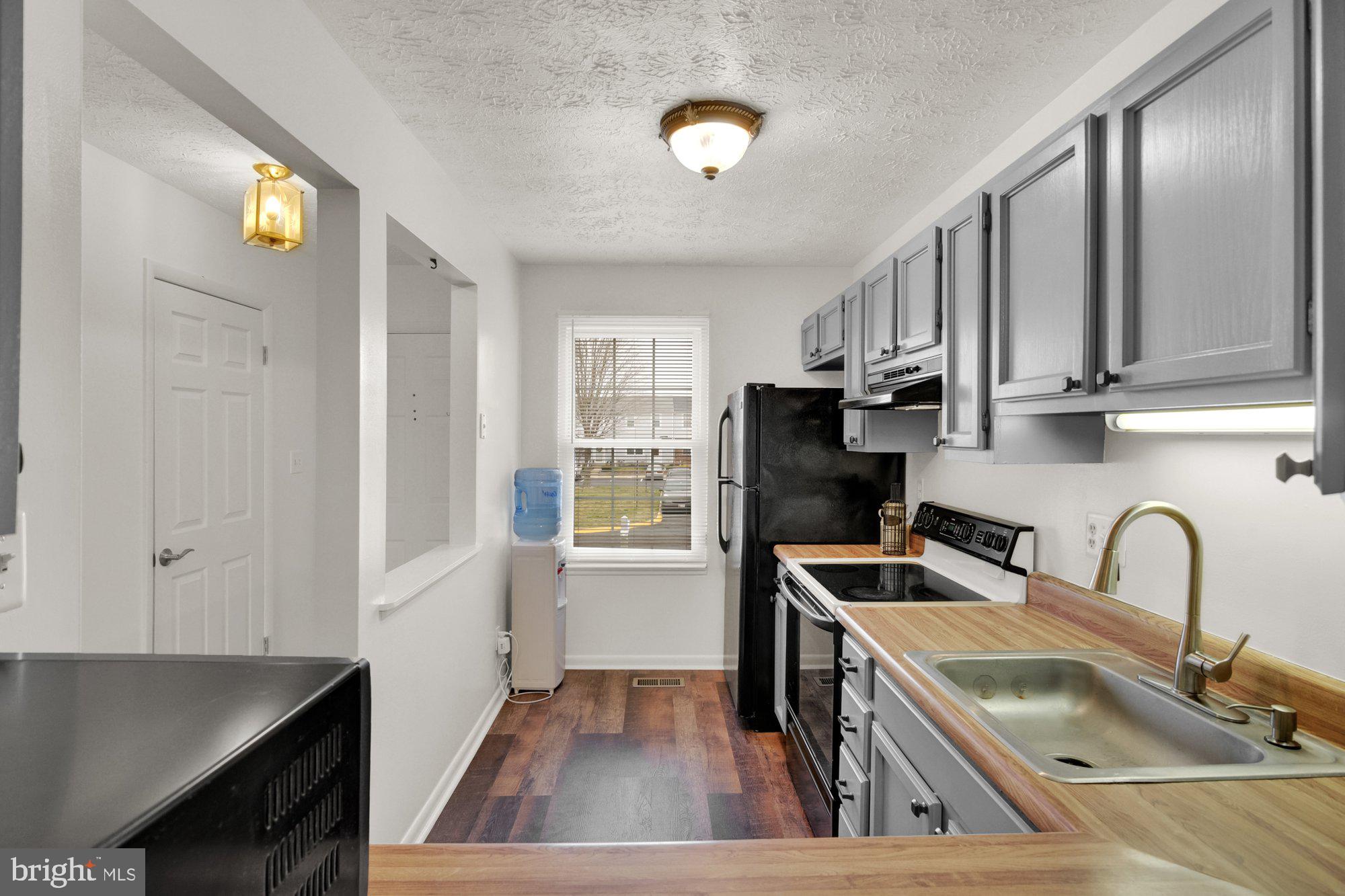 805 West Spring Meadow Court Edgewood, MD 21040 - Photo 3 of 21 Light filled kitchen