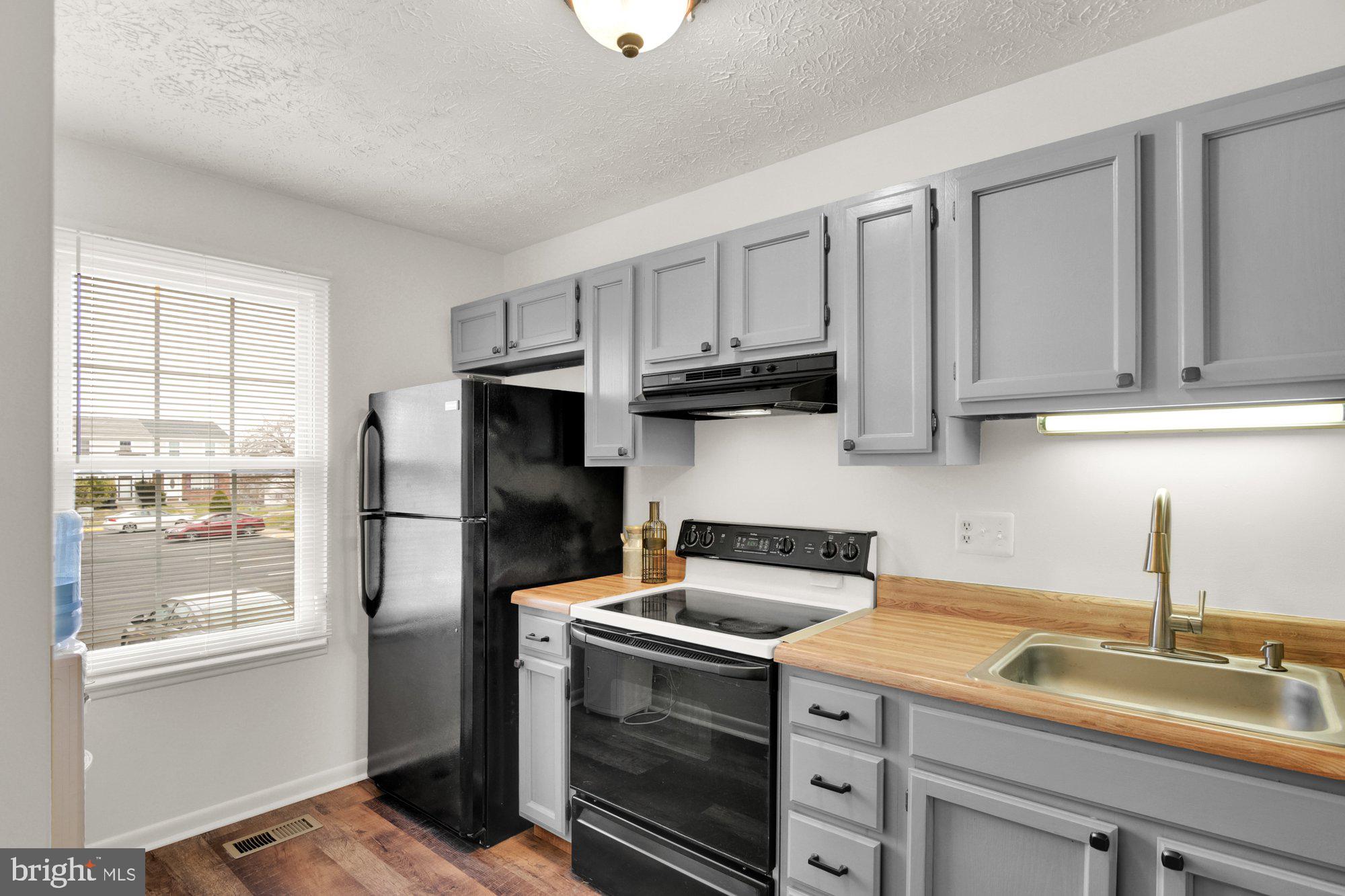 805 West Spring Meadow Court Edgewood, MD 21040 - Photo 4 of 21 Kitchen