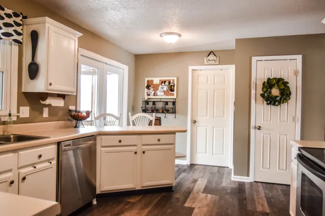 $1,800 | 2009 West Creek Court, Clarksville, TN 37040