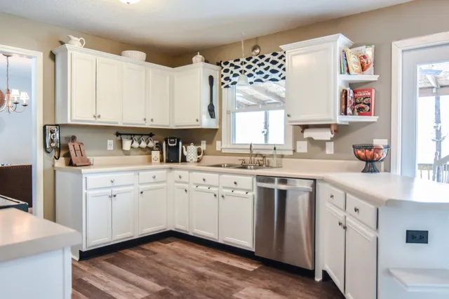 $1,800 | 2009 West Creek Court, Clarksville, TN 37040