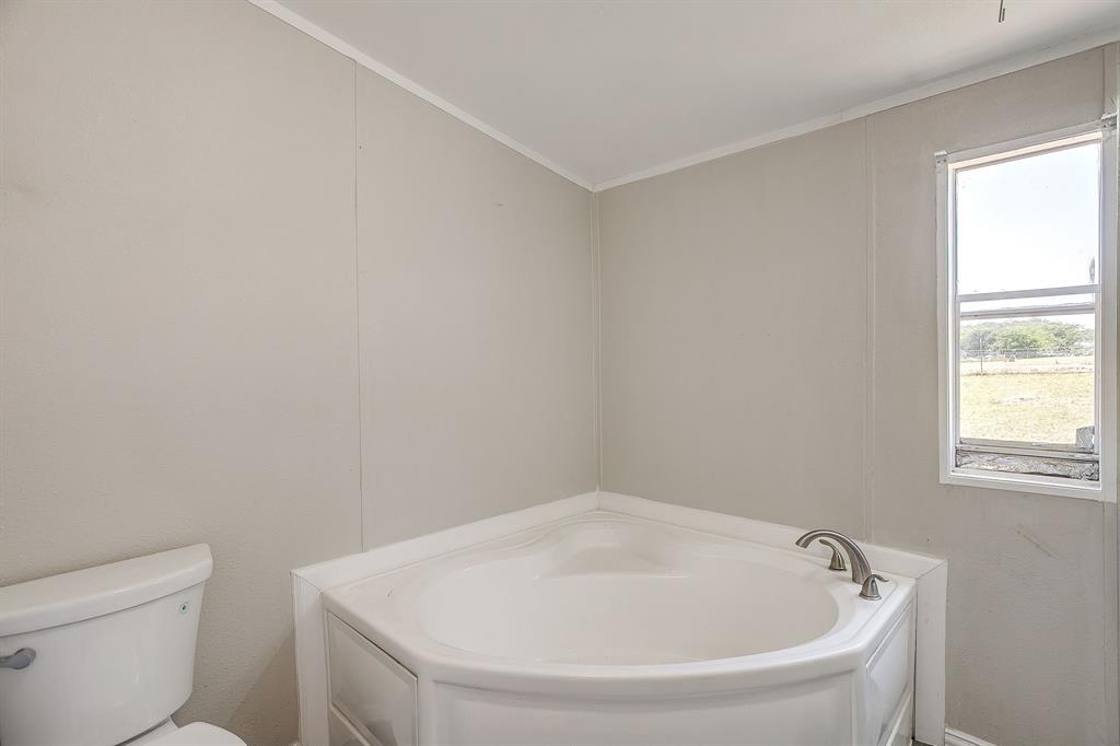 178 Valley Lake Lane Springtown, TX 76082 - Photo 21 of 33 Corner soaking tub with brushed nickel fixtures