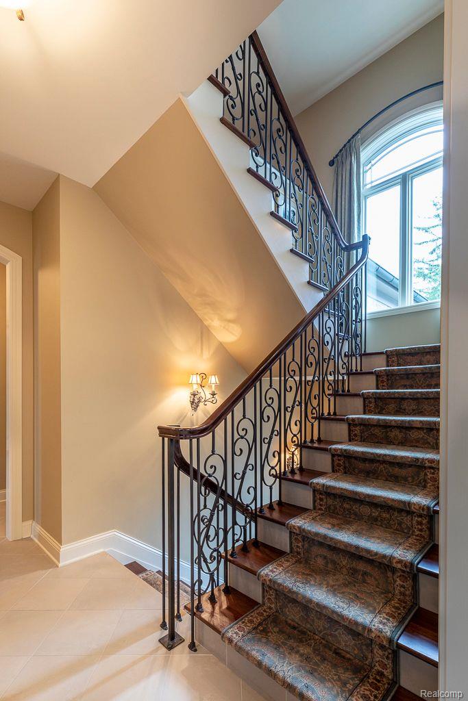 3530 Franklin Road Bloomfield Hills, MI 48302 - Photo 24 of 44 Staircase to upper level