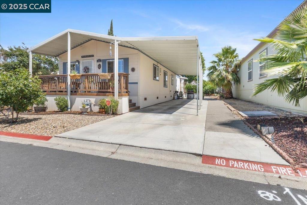 193 Maureen Circle Bay Point, CA 94565 - Photo 4 of 27 a front view of a house with a yard