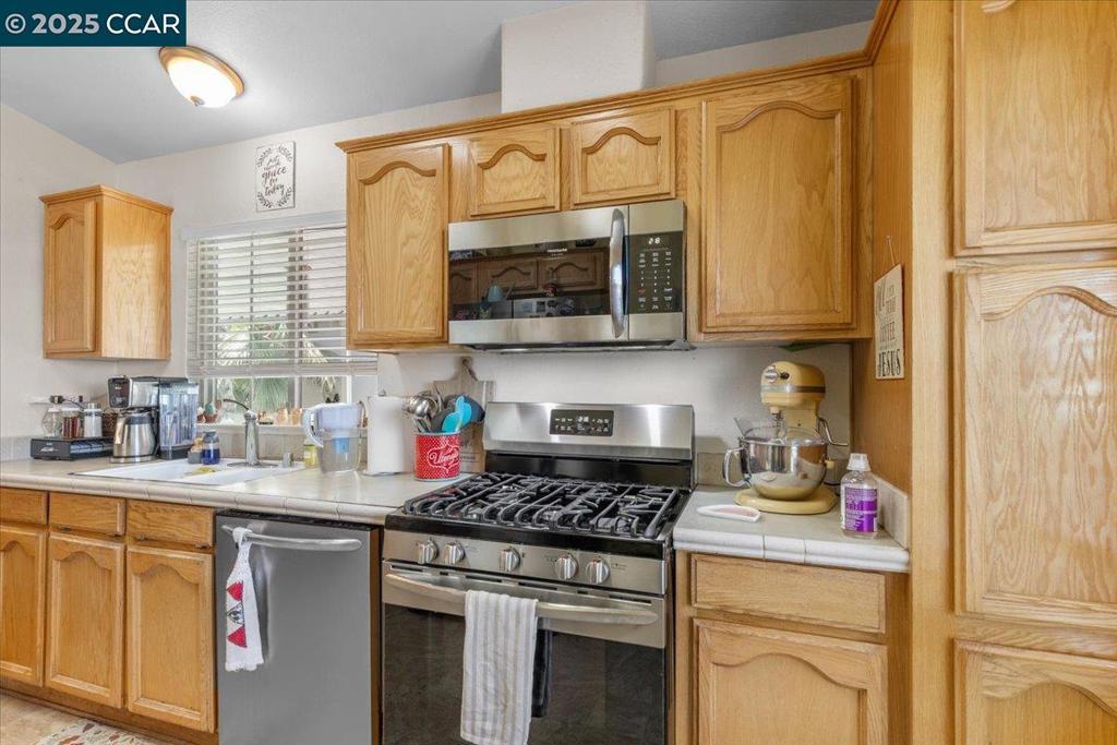 193 Maureen Circle Bay Point, CA 94565 - Photo 10 of 27 a kitchen with stainless steel appliances granite countertop a sink stove and cabinets