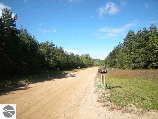 2495 Hoosier Valley Road Traverse City, MI 49685 - Photo 5 of 14 1720539-4.JPG