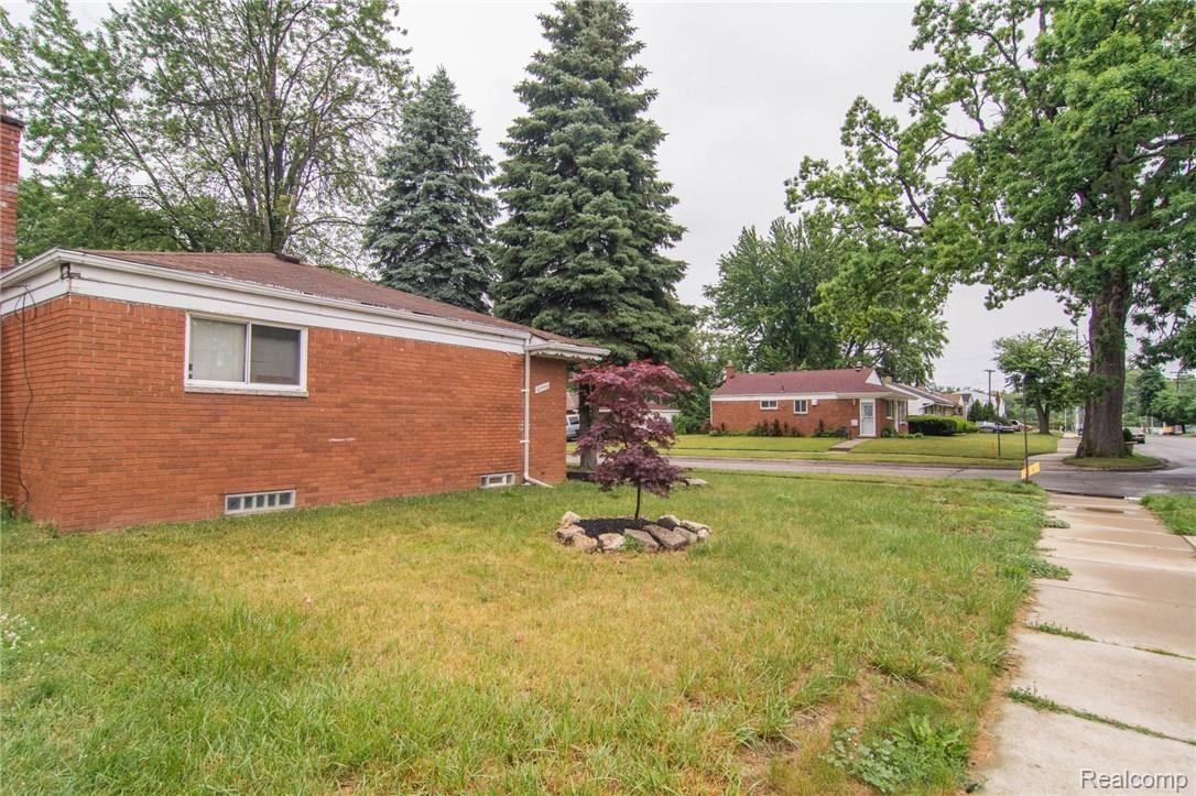 20445 Berg Road Detroit, MI 48219 - Photo 23 of 29 DSC_8360.jpg