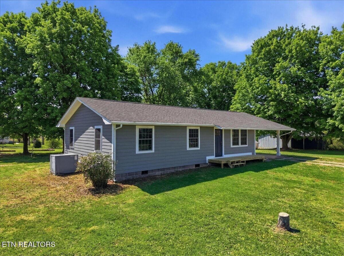 213 Lou Goddard Lane Greenback, TN 37742 - Photo 4 of 34 a backyard of a house with table and chairs