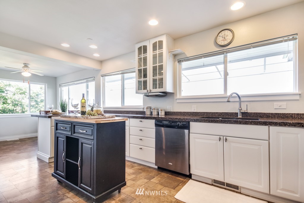 250 Seneca Avenue Northwest Renton, WA 98057 - Photo 12 of 40