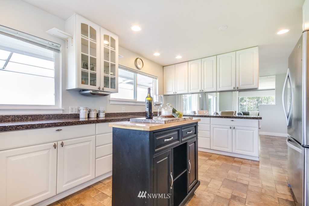 250 Seneca Avenue Northwest Renton, WA 98057 - Photo 14 of 40