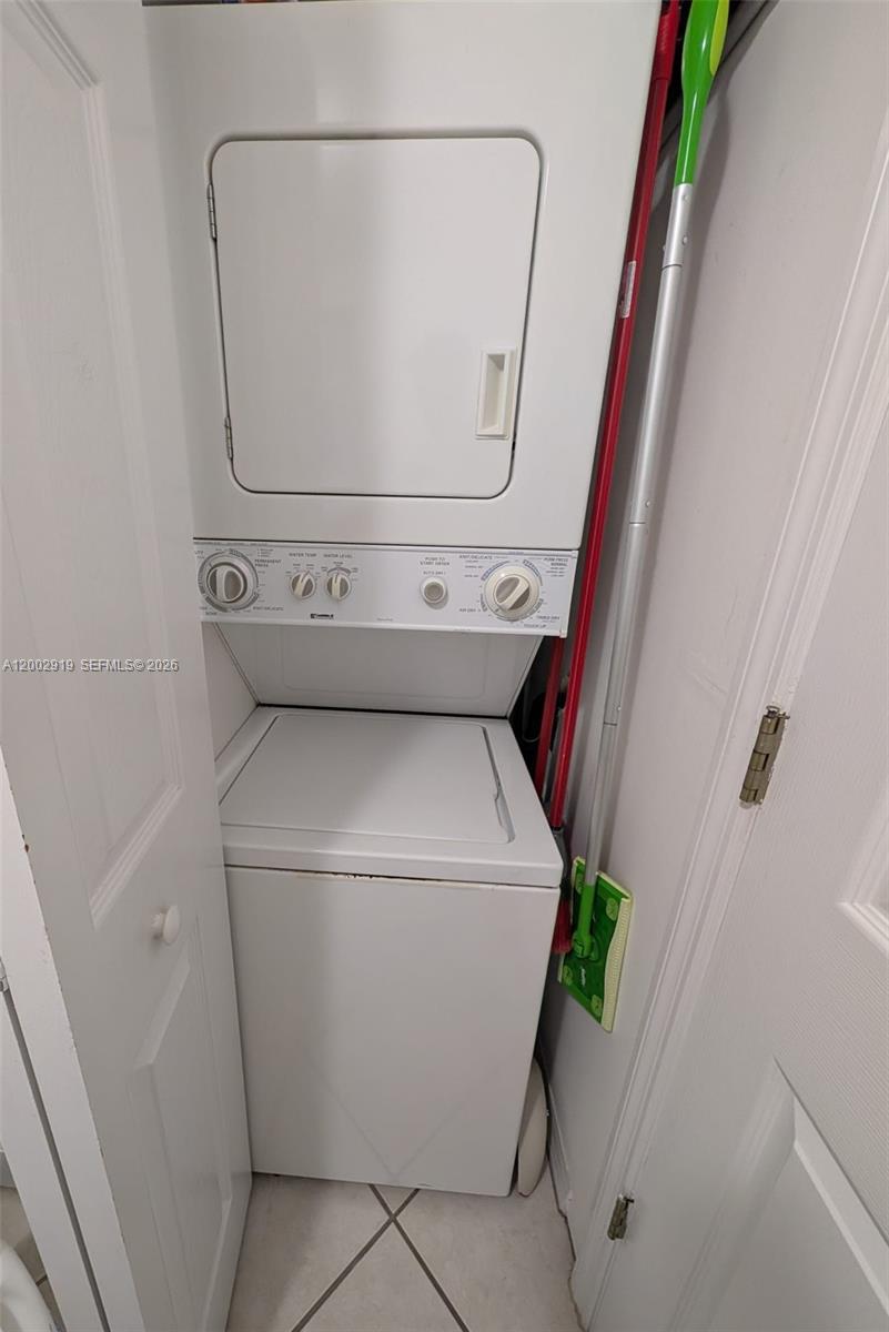 3500 Coral Way, Unit 505 Miami, FL 33145 - Photo 16 of 18 a utility room with dryer and washer