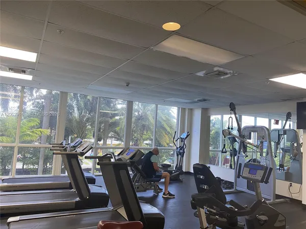 $2,300 | 3500 Coral Way, Unit 505, Miami, FL 33145