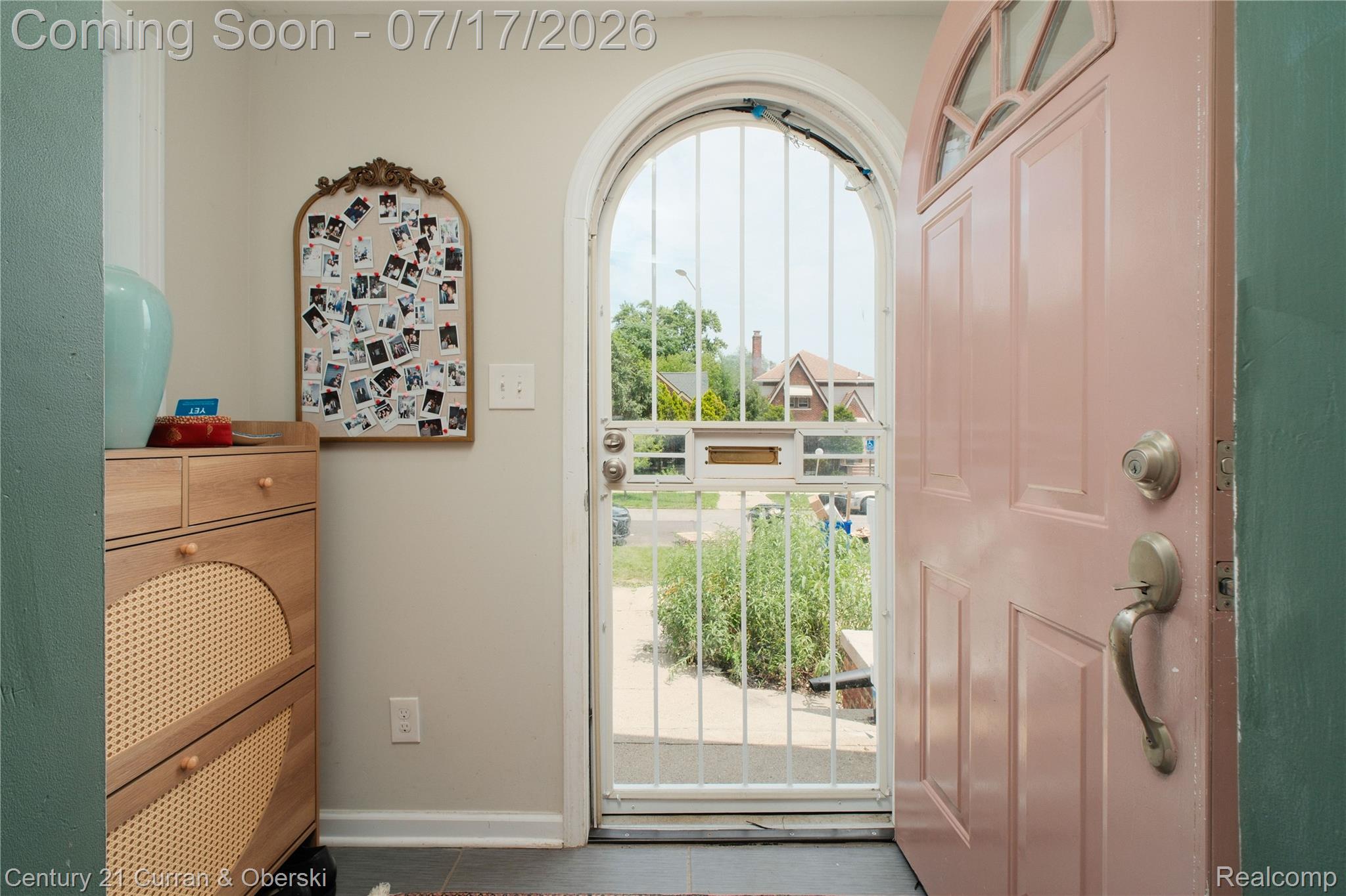 18455 Santa Rosa Drive Detroit, MI 48221 - Photo 3 of 35 18455 Santa Rosa0010.jpg