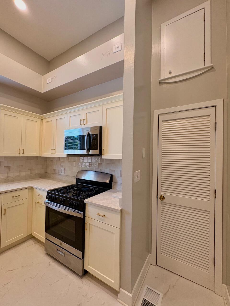 4 Wragg Square, Unit A Charleston, SC 29403 - Photo 16 of 24