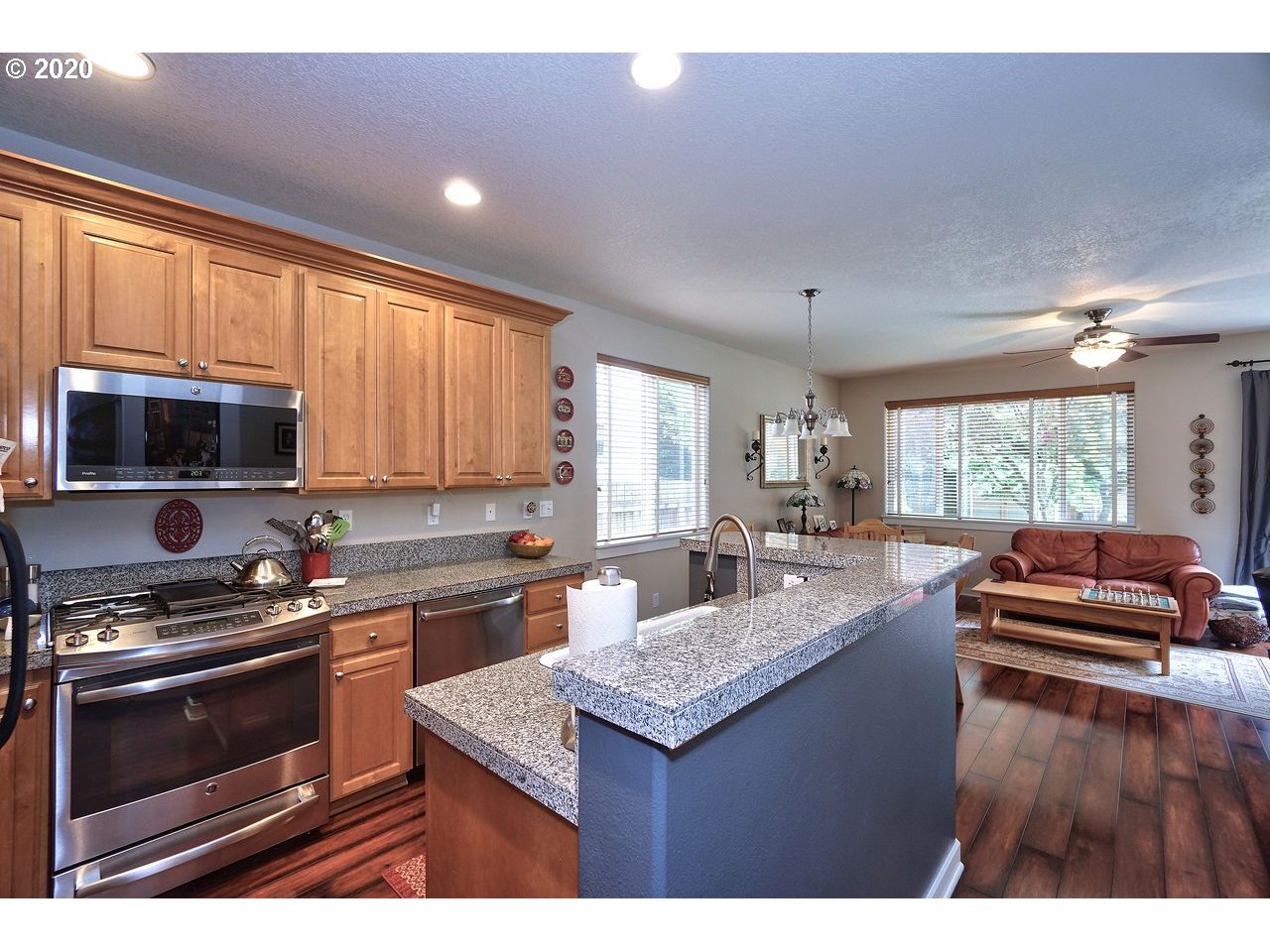 30588 Southwest Ruth Street Wilsonville, OR 97070 - Photo 8 of 32 Gallery Image 8