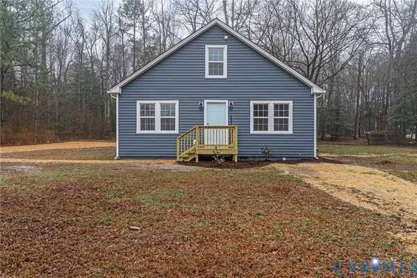 a view of backyard of house