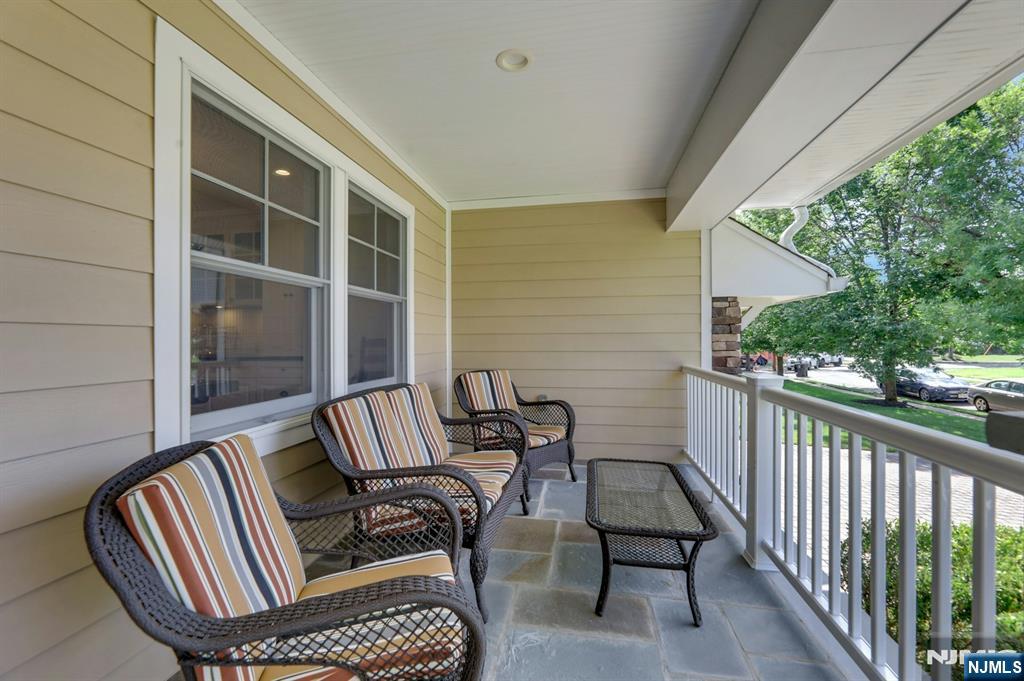 23 Hollybrook Road Paramus, NJ 07652 - Photo 4 of 50 Gallery Image 4