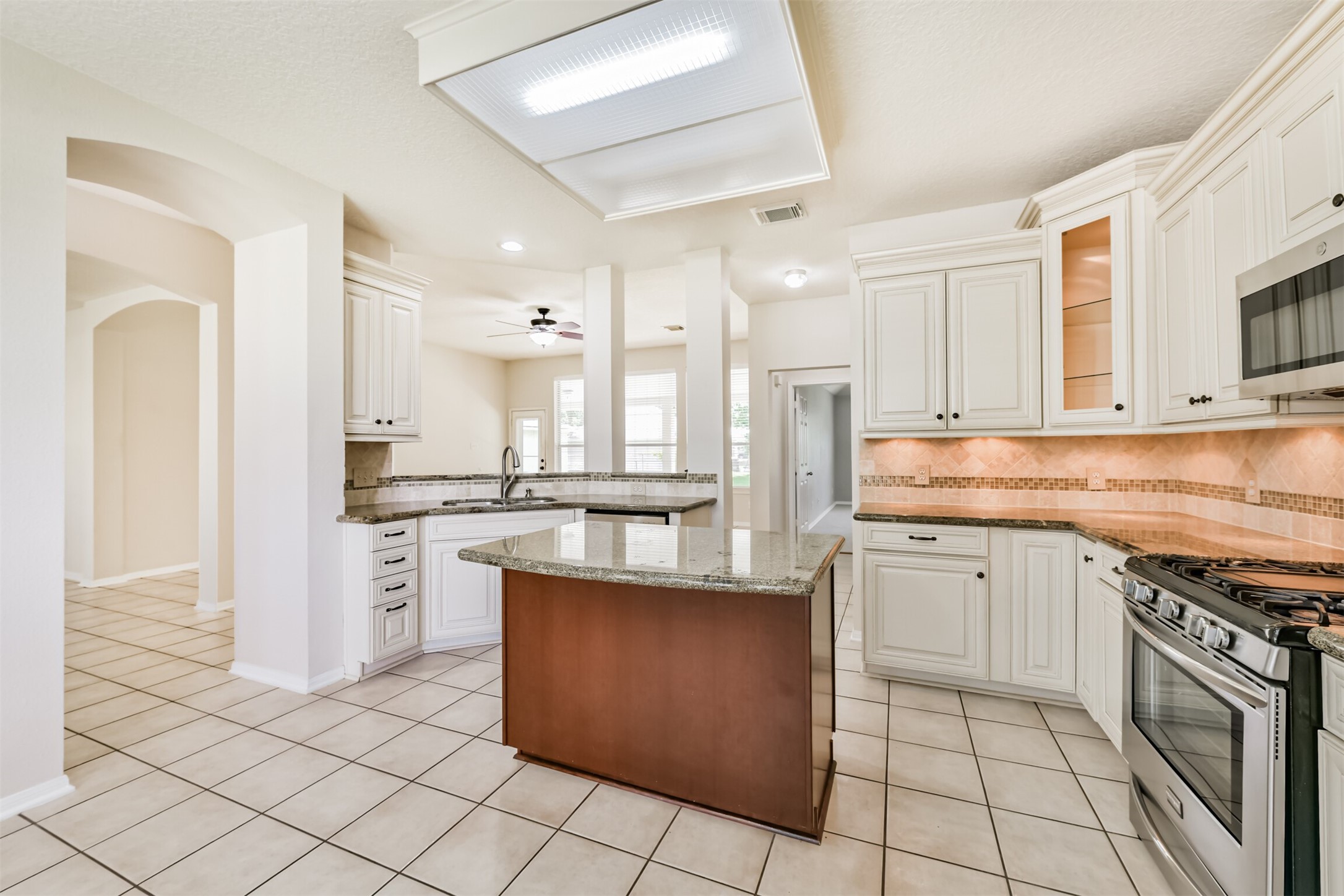 2401 Woody Road Pearland, TX 77581 - Photo 9 of 31