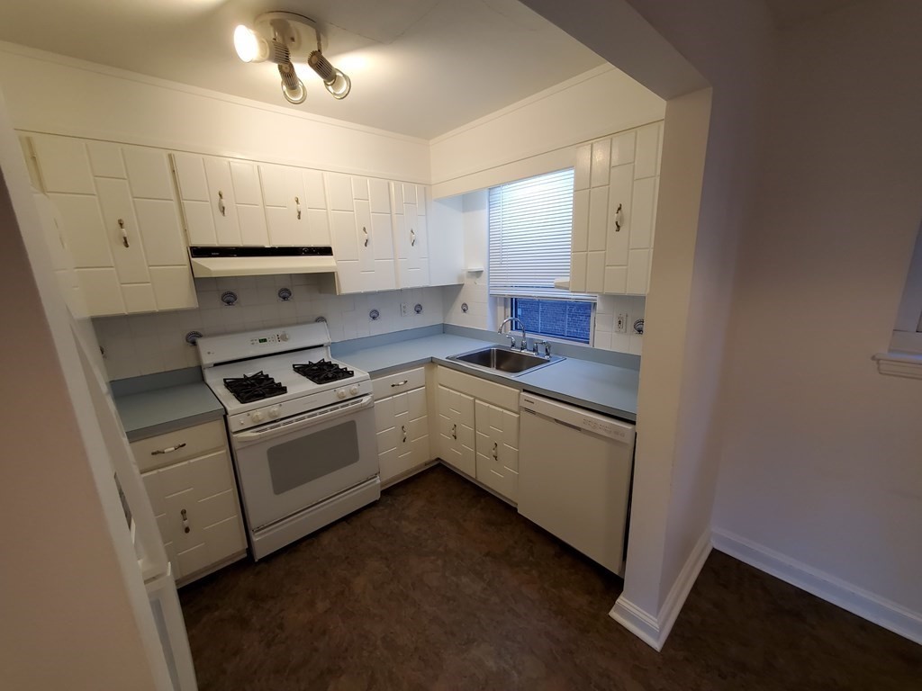 30 St Paul Street, Unit 3 Brookline, MA 02446 - Photo 7 of 22