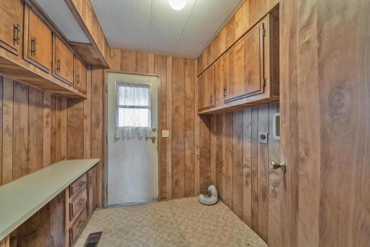 4420 Pleasant Valley Road, Unit 116 Diamond Springs, CA 95619 - Photo 24 of 33 Laundry Room