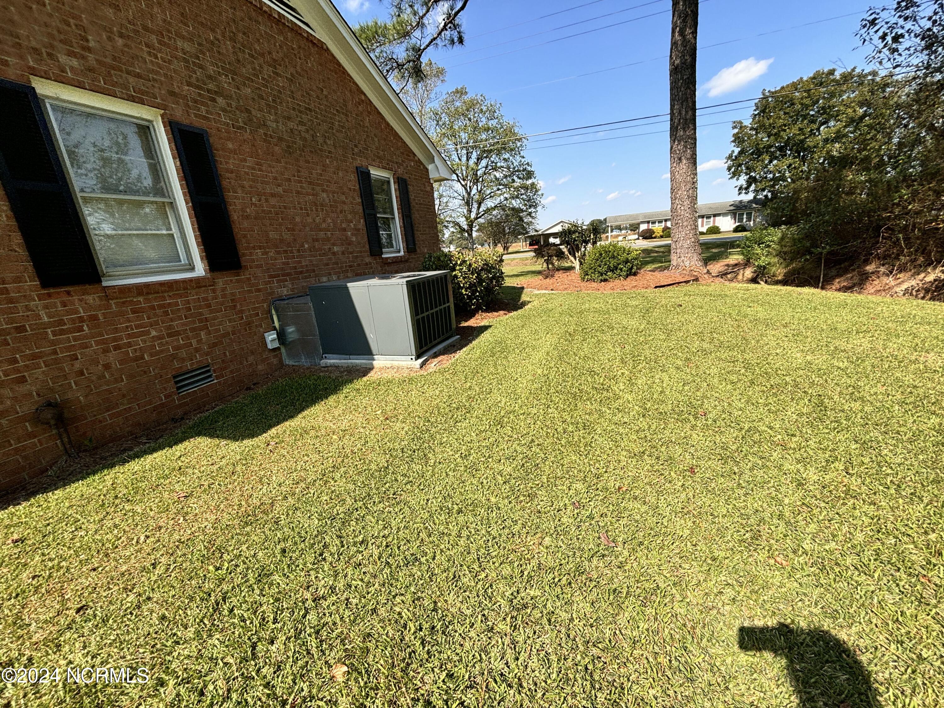 796 Faison Highway Clinton, NC 28328 - Photo 11 of 35 IMG_5340