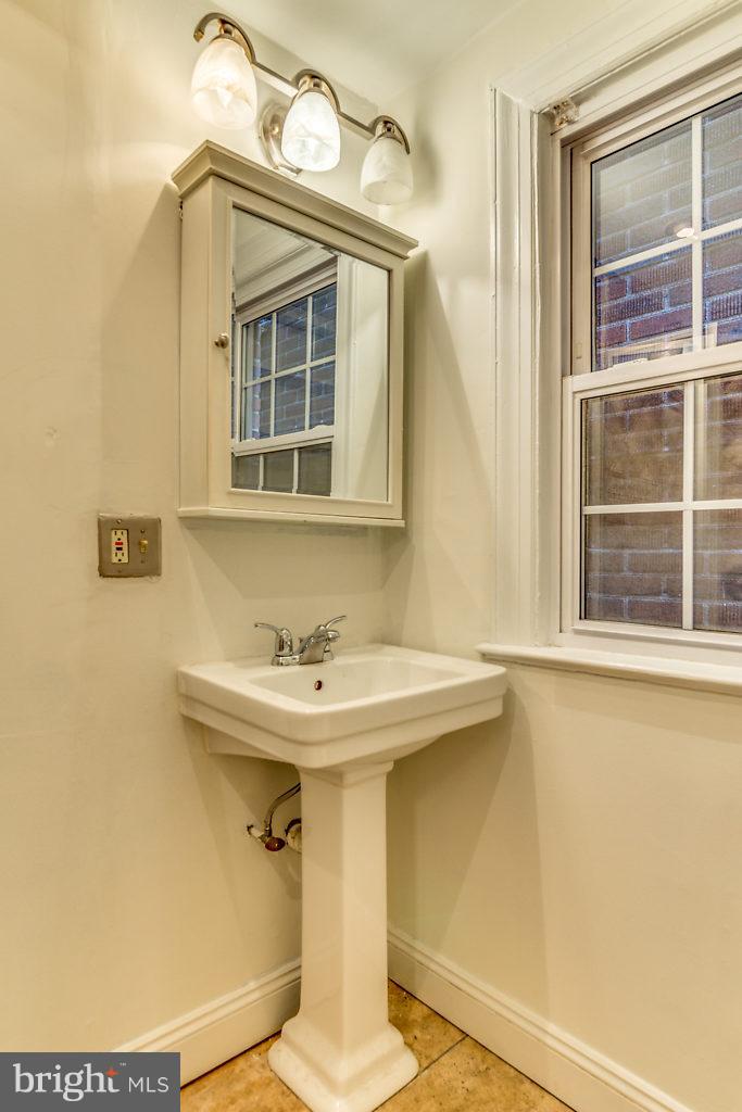 1006 Oronoco Street, Unit PATIO Alexandria, VA 22314 - Photo 13 of 23 Interior (General)