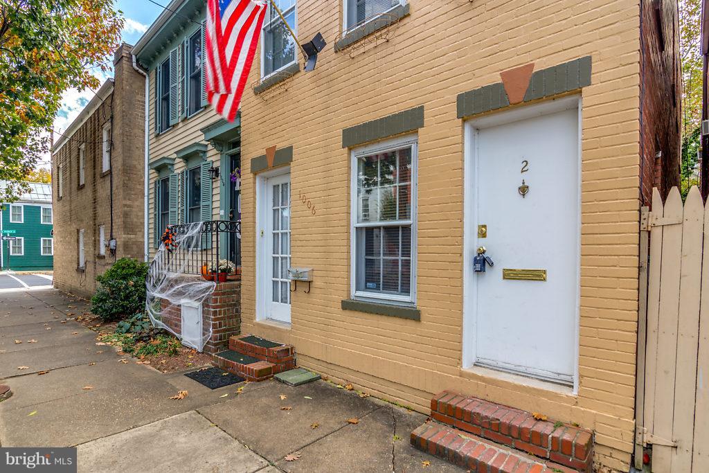 1006 Oronoco Street, Unit PATIO Alexandria, VA 22314 - Photo 3 of 23 Exterior (Front)