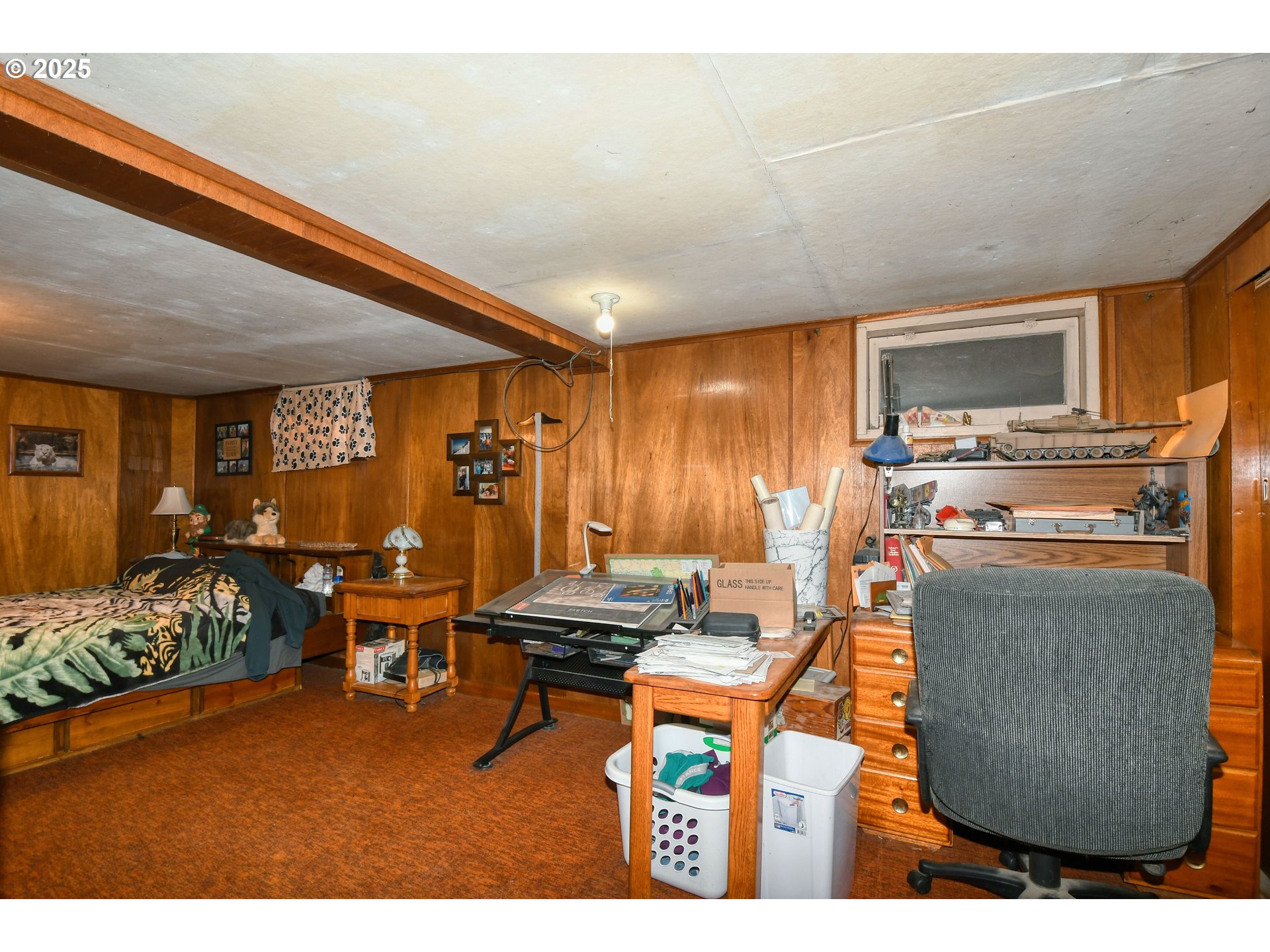 912 Southwest Goodwin Place Pendleton, OR 97801 - Photo 23 of 37 a room with furniture and gym equipment