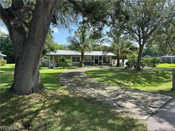 $3,300 | 1343 Woodmere Lane, Fort Myers, FL 33919