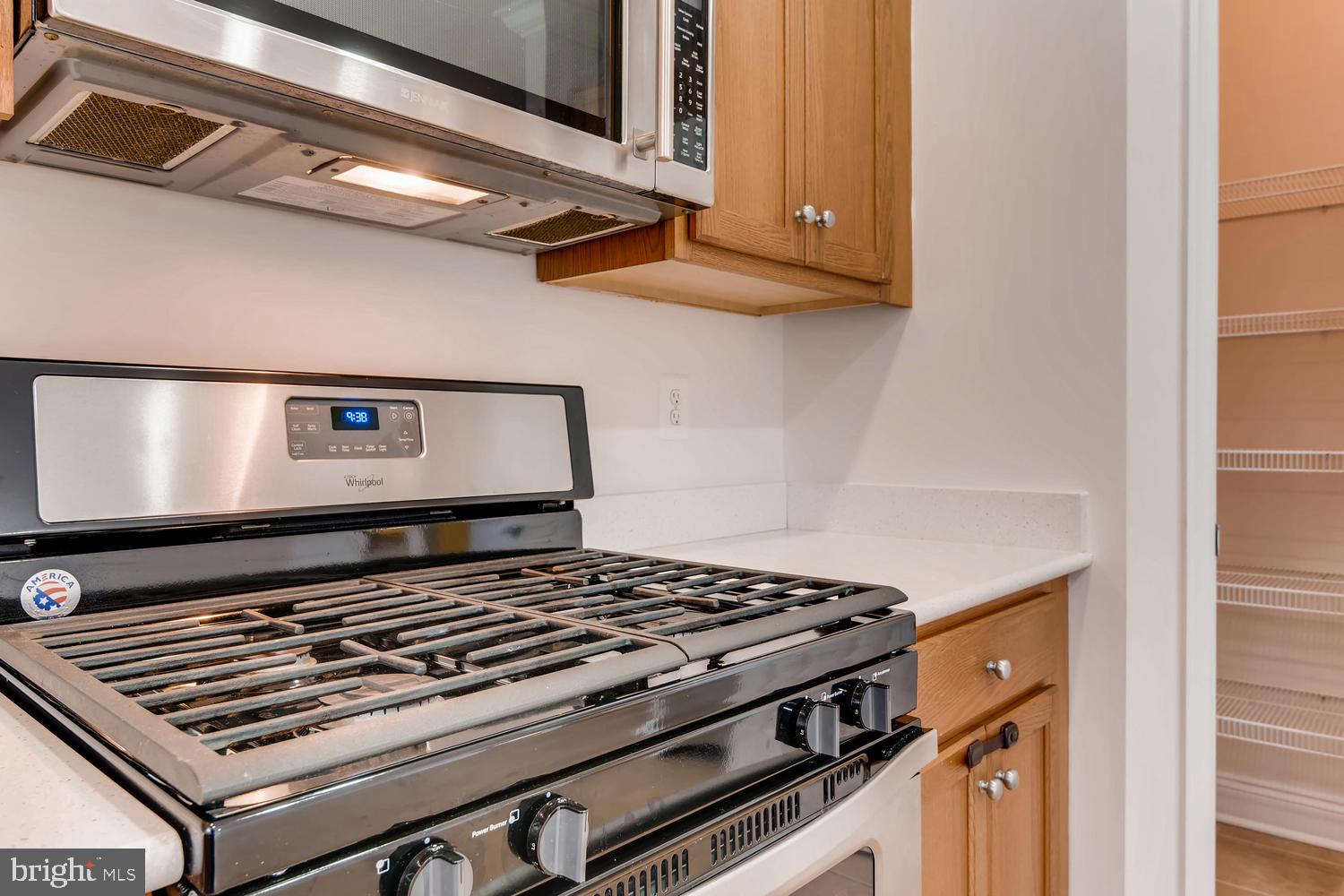 804 Ryan Street Baltimore, MD 21230 - Photo 18 of 28 Gas stove