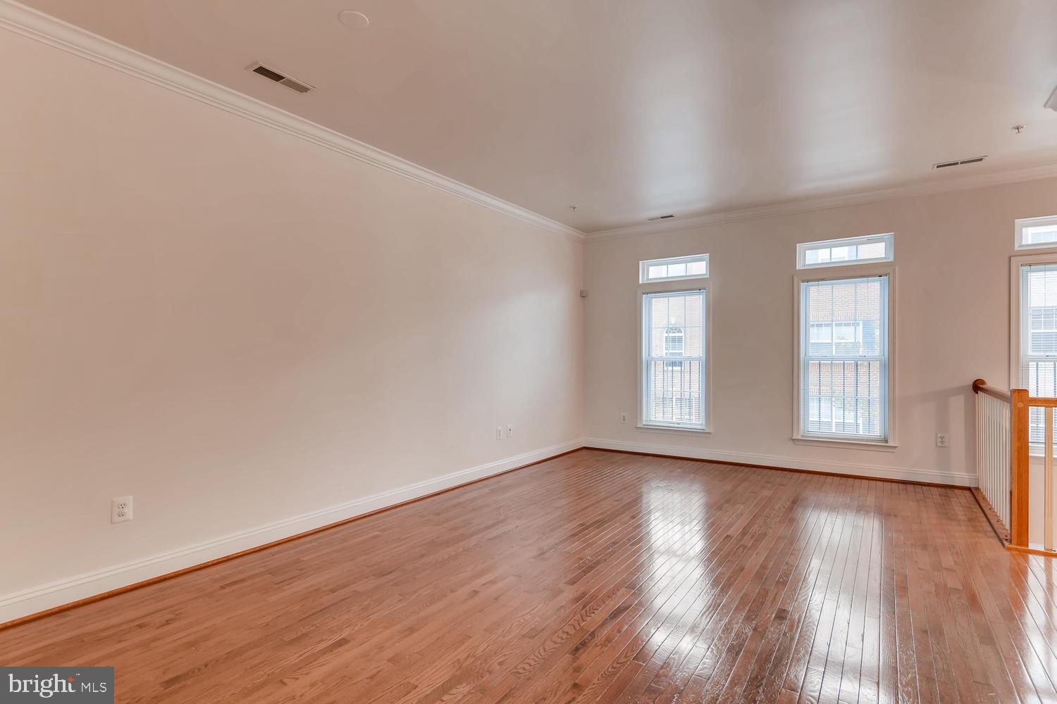 804 Ryan Street Baltimore, MD 21230 - Photo 19 of 28 Livng/dining room combo