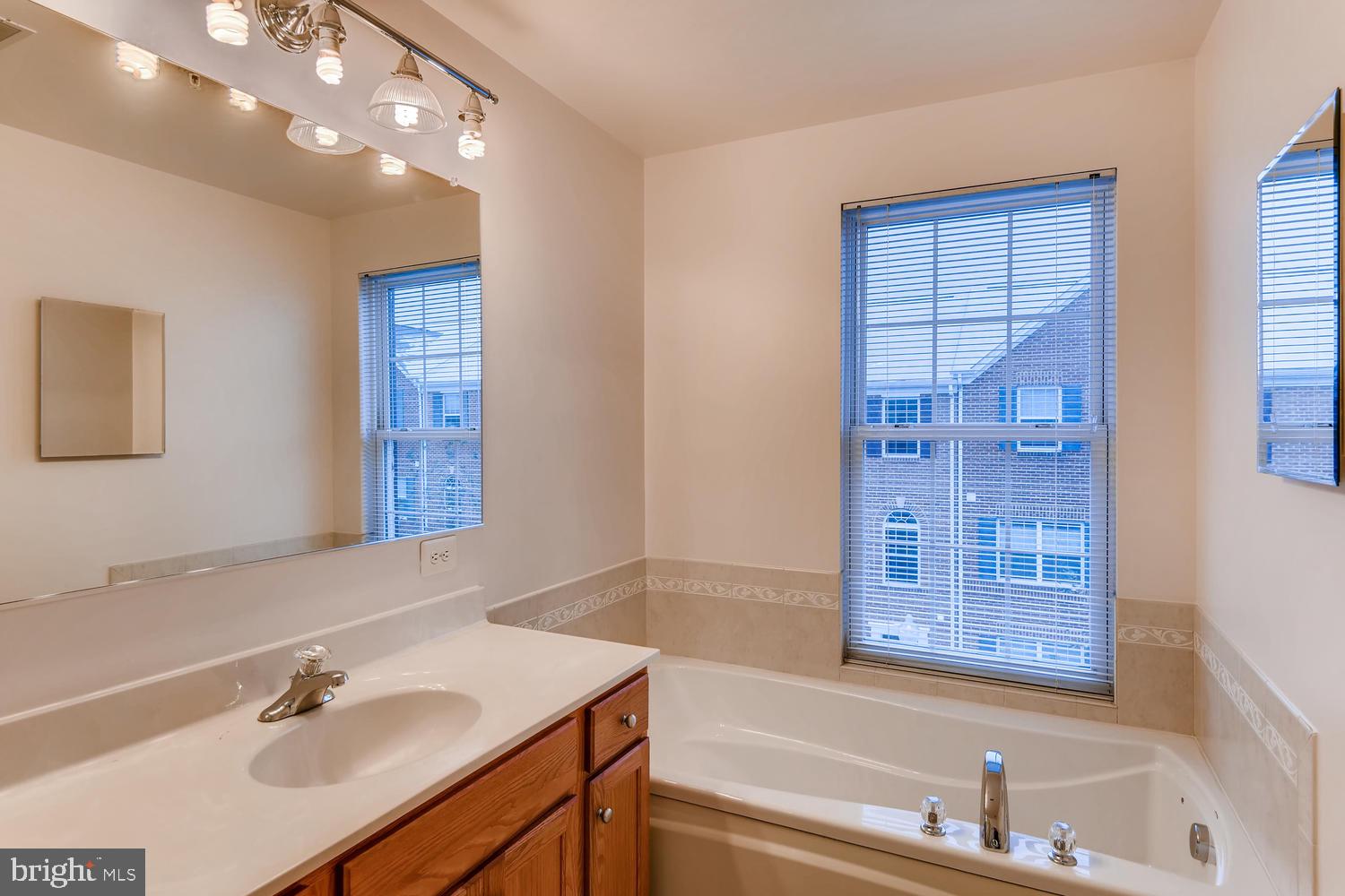 804 Ryan Street Baltimore, MD 21230 - Photo 24 of 28 Primary bath w/soaking tub