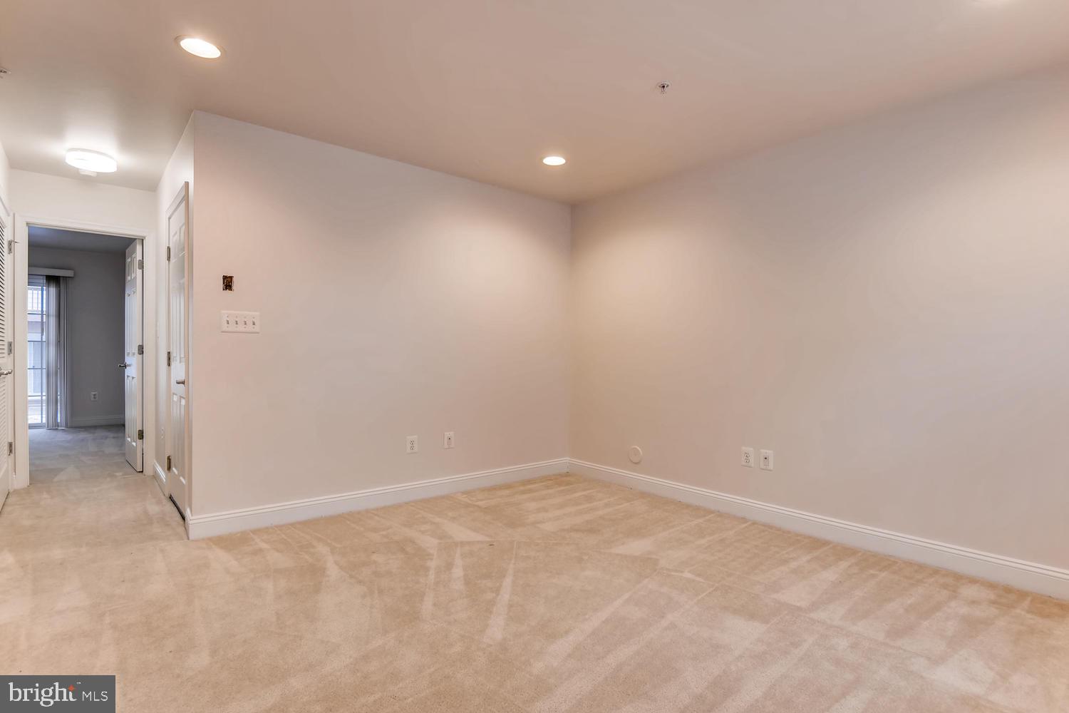 804 Ryan Street Baltimore, MD 21230 - Photo 5 of 28 Main level living/family room