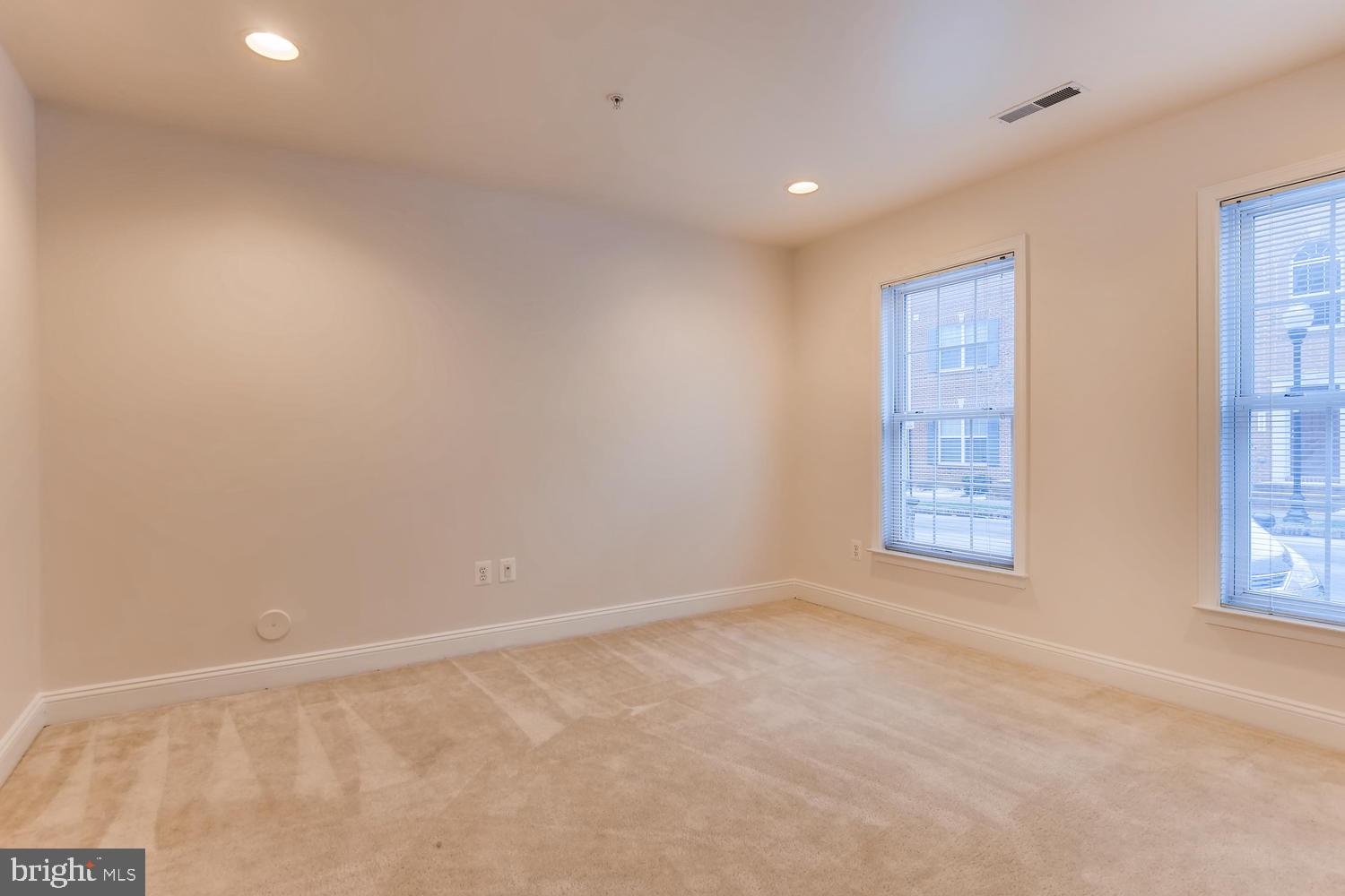 804 Ryan Street Baltimore, MD 21230 - Photo 7 of 28 Main level living/family room