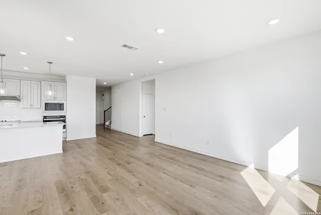 $389,950 | 442 Nightingale Avenue, Marion, TX 78124