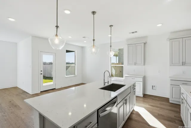 $389,950 | 442 Nightingale Avenue, Marion, TX 78124