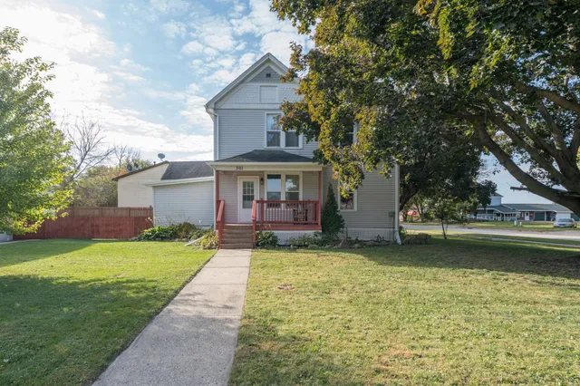 $230,000 | 301 South Main Street, Janesville, MN 56048