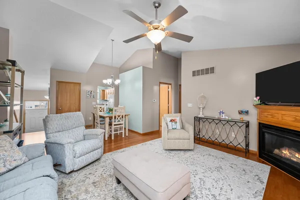 $194,900 | 1133 33rd Ave Circle, Silvis, IL 61282