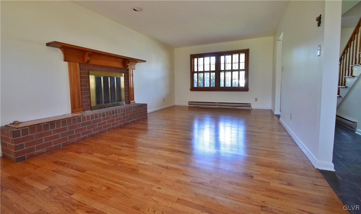 1951 Pinehurst Road Bethlehem, PA 18018 - Photo 2 of 20 Living Room