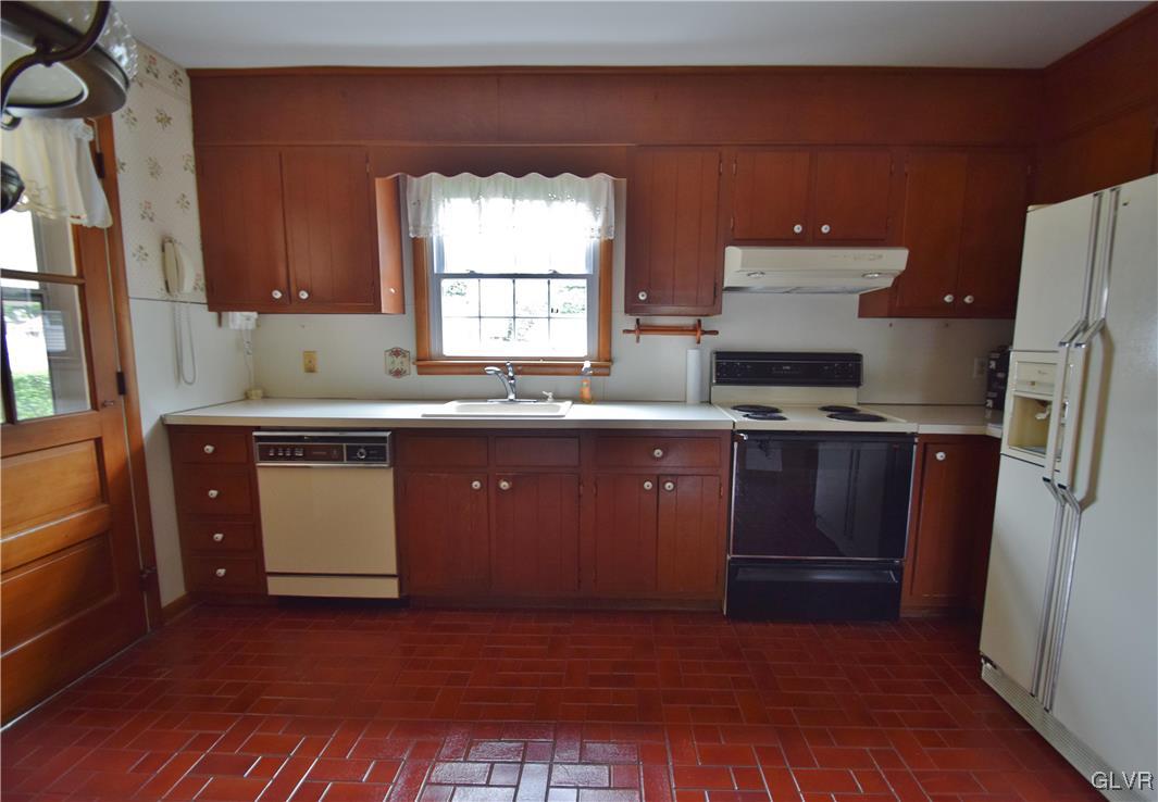1951 Pinehurst Road Bethlehem, PA 18018 - Photo 9 of 20 Gallery Image 9