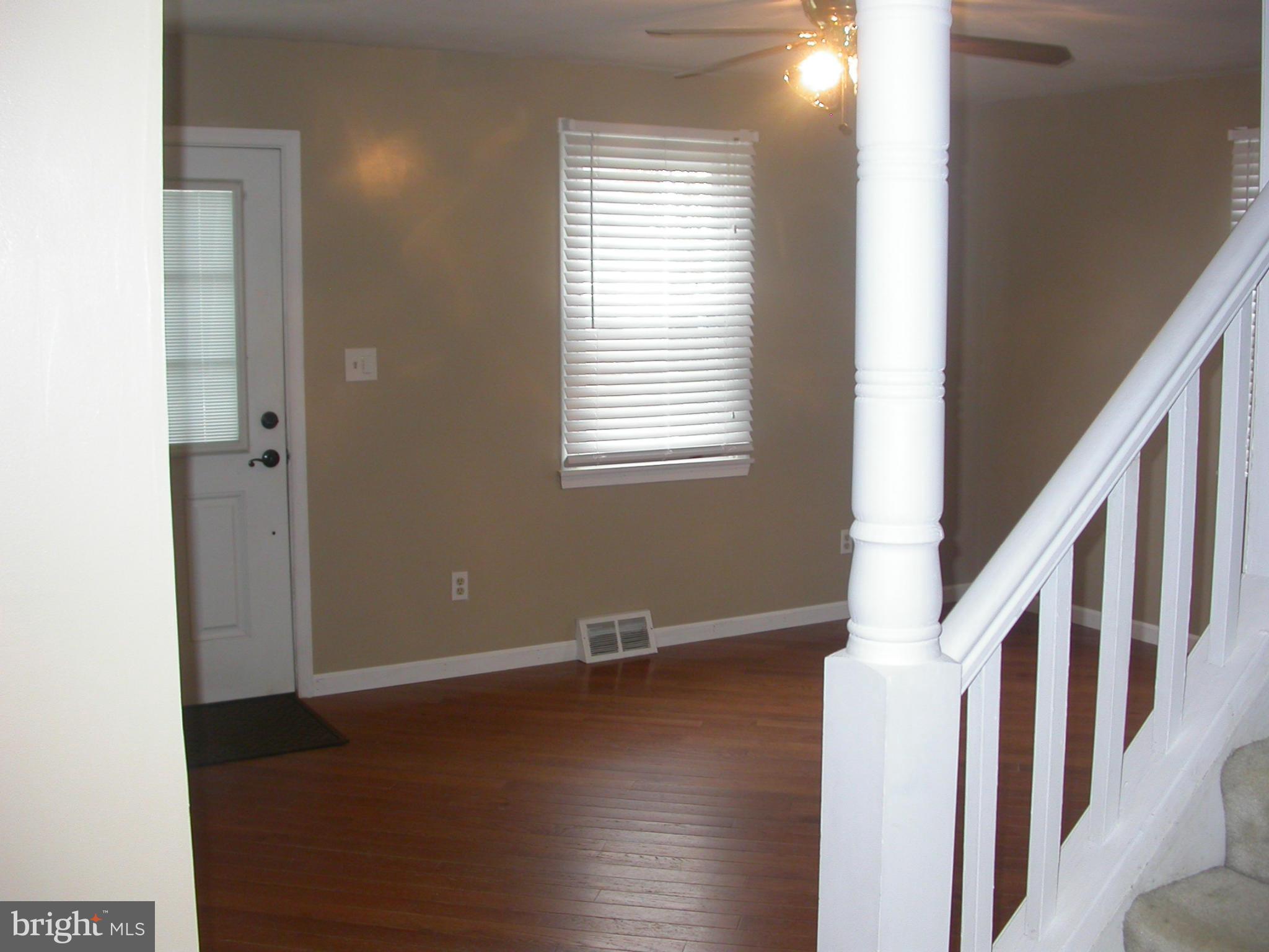 4107 Eder Road Baltimore, MD 21222 - Photo 9 of 30 Living Room