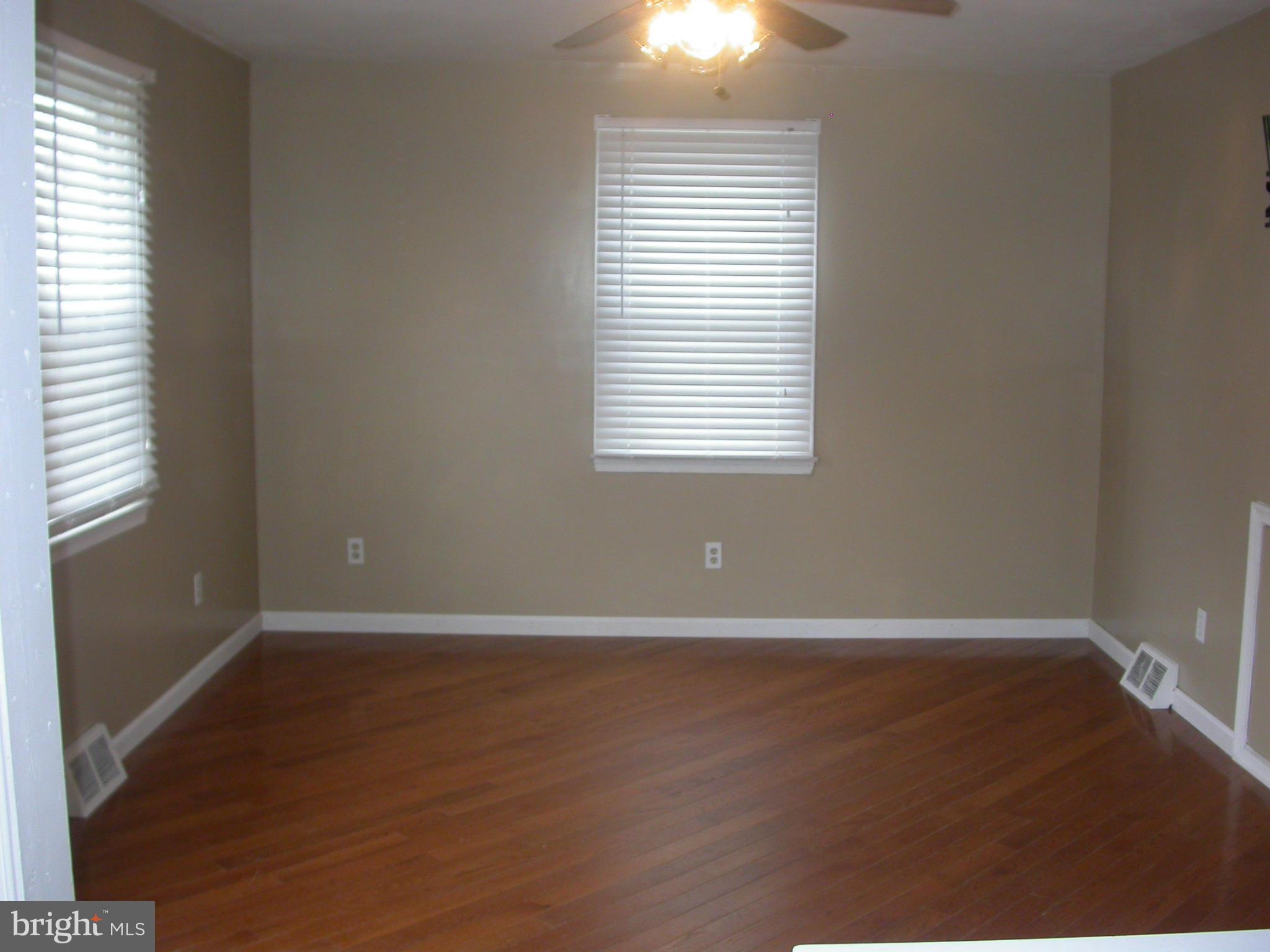 4107 Eder Road Baltimore, MD 21222 - Photo 10 of 30 Living Room