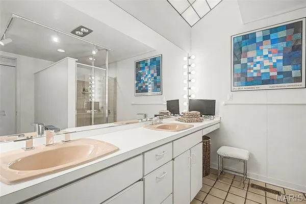 $1,100,000 | 2825 Clayton Forest Court, Town and Country, MO 63131